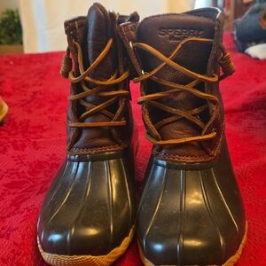 Sperry Womens  Waterproof Dark Brown and Black Boots. Size 6.5